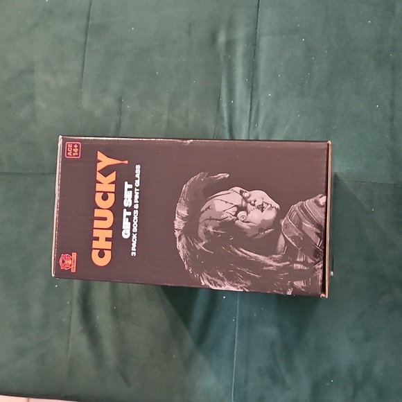 Culture Fly Child's Play Chucky 4 Piece Gift Set 3 Sock Pairs Pint Glass Sz 14+ - Picture 8 of 11